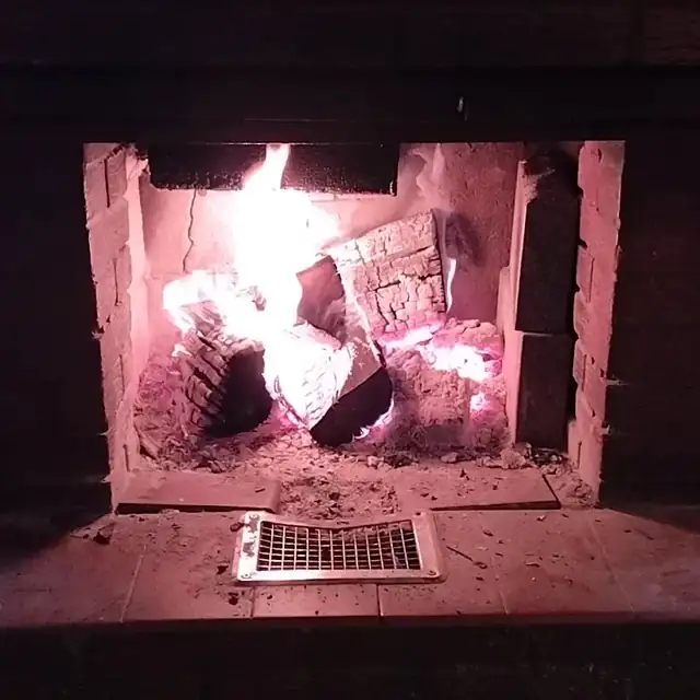 Ogień w kominku